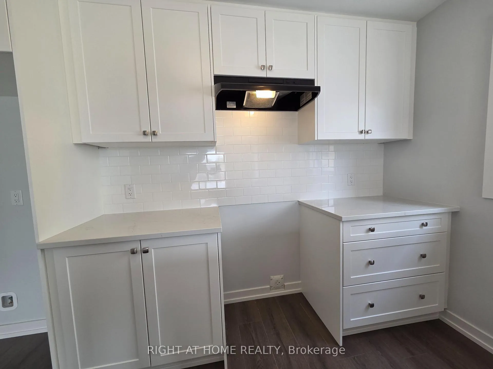 Photo 6 of 513 Celestine Private, Ottawa, Barrhaven - Heritage Park — HOMEH