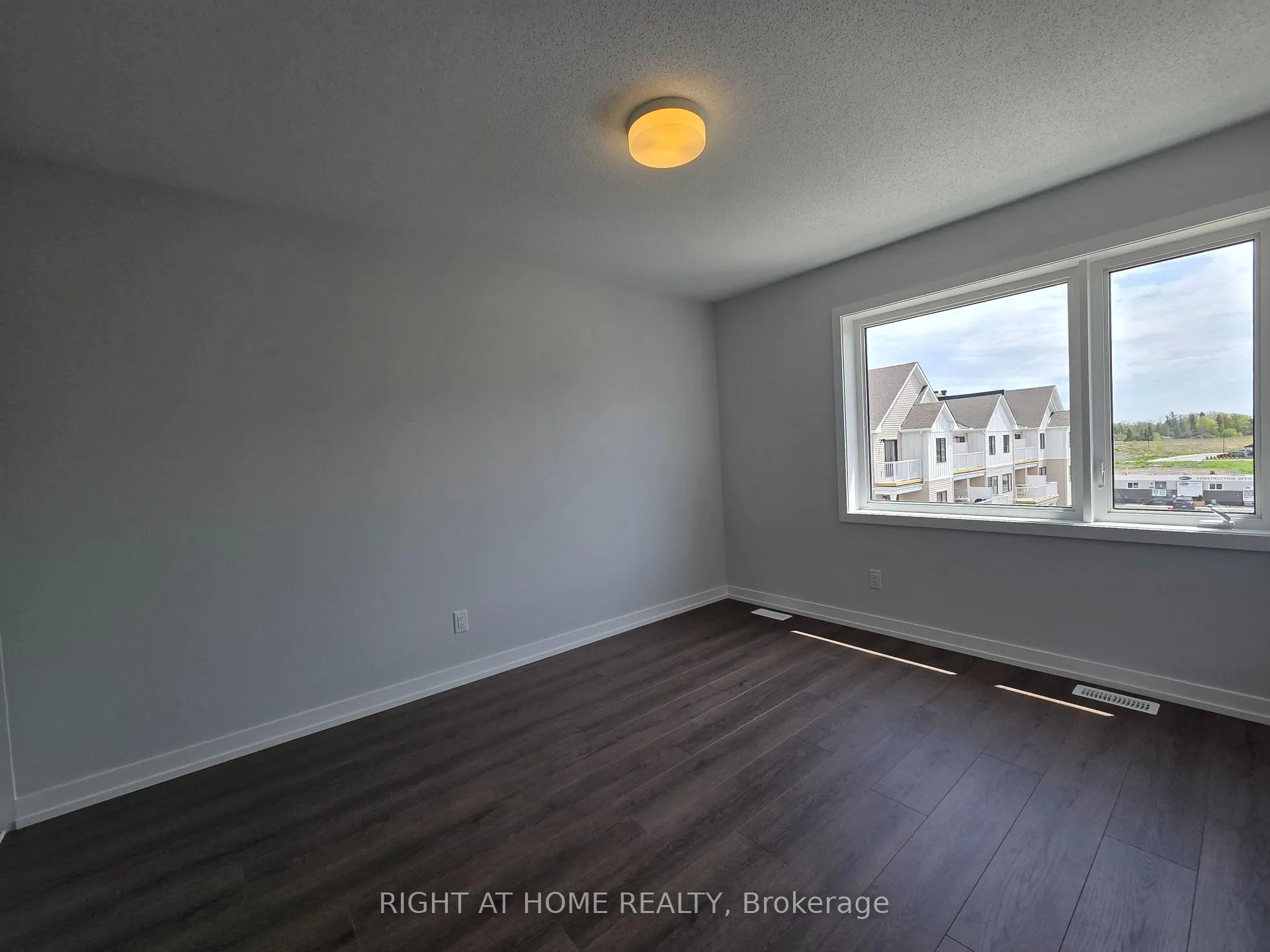 Photo 12 of 513 Celestine Private, Ottawa, Barrhaven - Heritage Park — HOMEH
