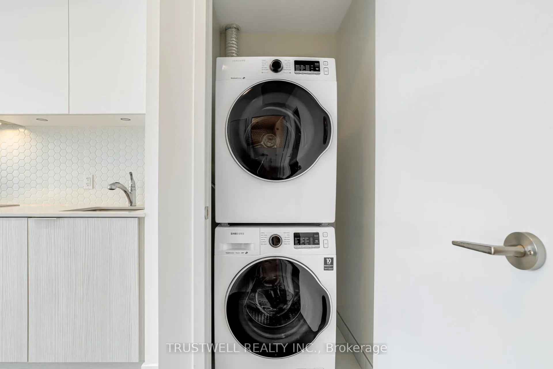Photo 9 of Unit 1004, 158 Front Street E, Toronto, Moss Park — HOMEH