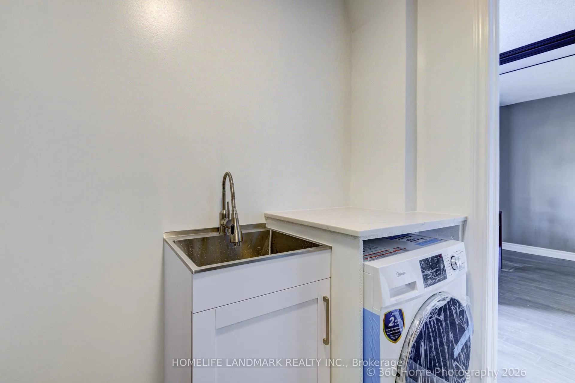 Photo 2 of Unit Lower, 189 Leitchcroft Crescent, Markham, Commerce Valley — HOMEH