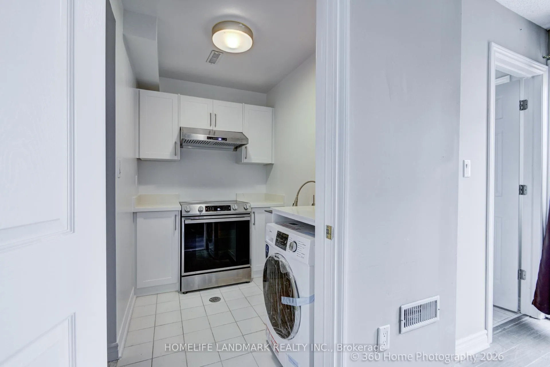 Photo 3 of Unit Lower, 189 Leitchcroft Crescent, Markham, Commerce Valley — HOMEH