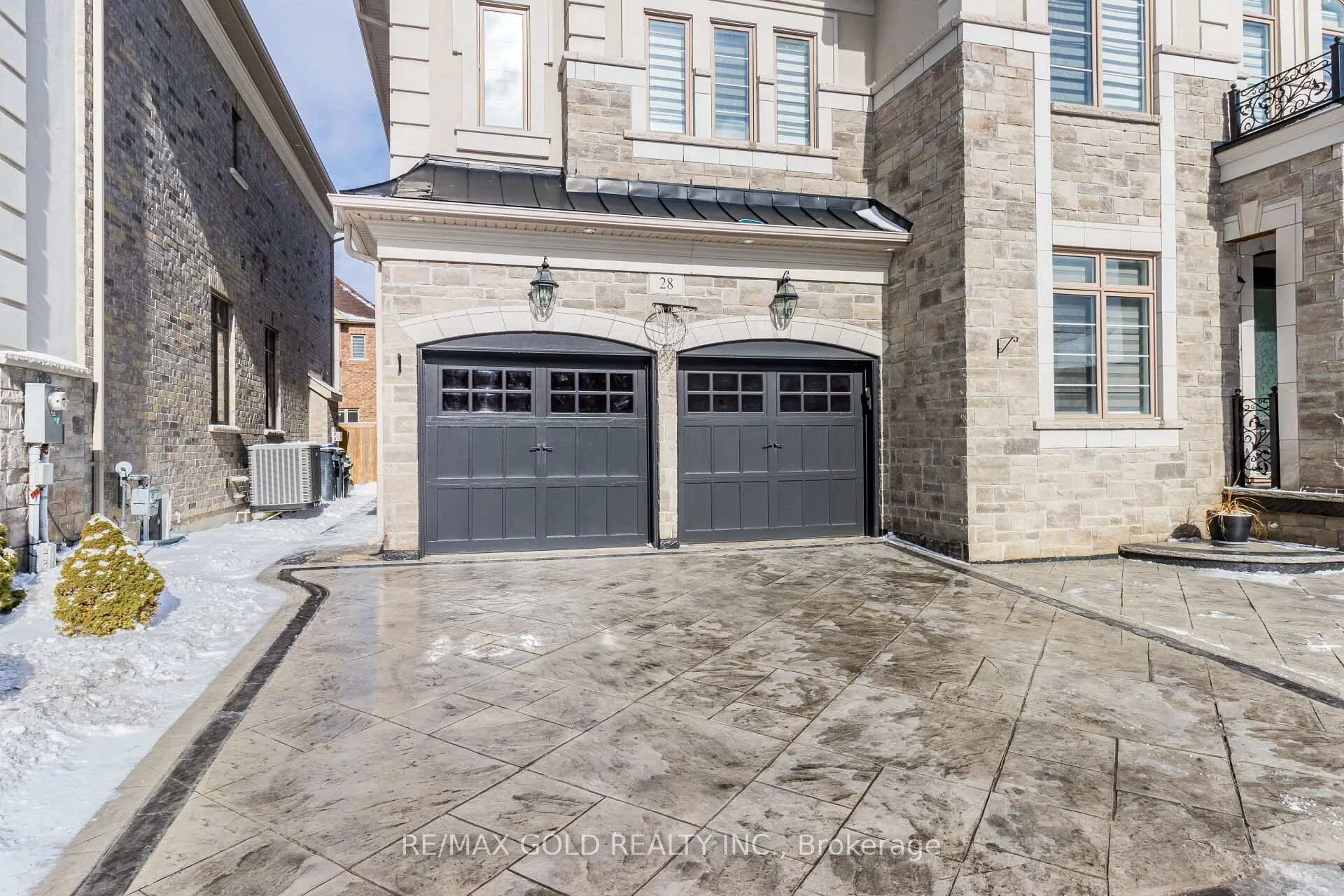 Photo 1 of 28 Cloverhaven Road, Brampton, Toronto Gore Rural Estate — HOMEH