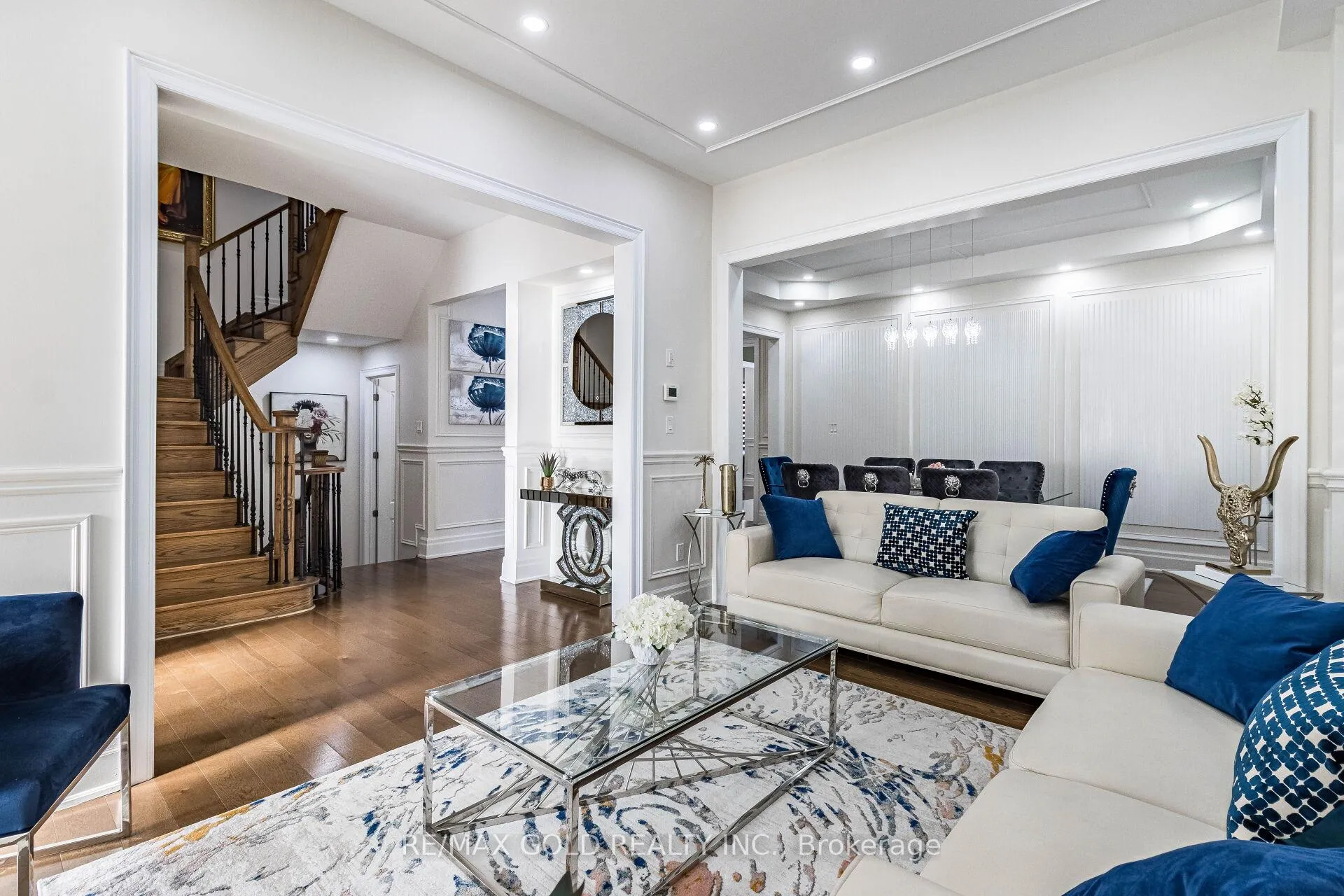 Photo 5 of 28 Cloverhaven Road, Brampton, Toronto Gore Rural Estate — HOMEH