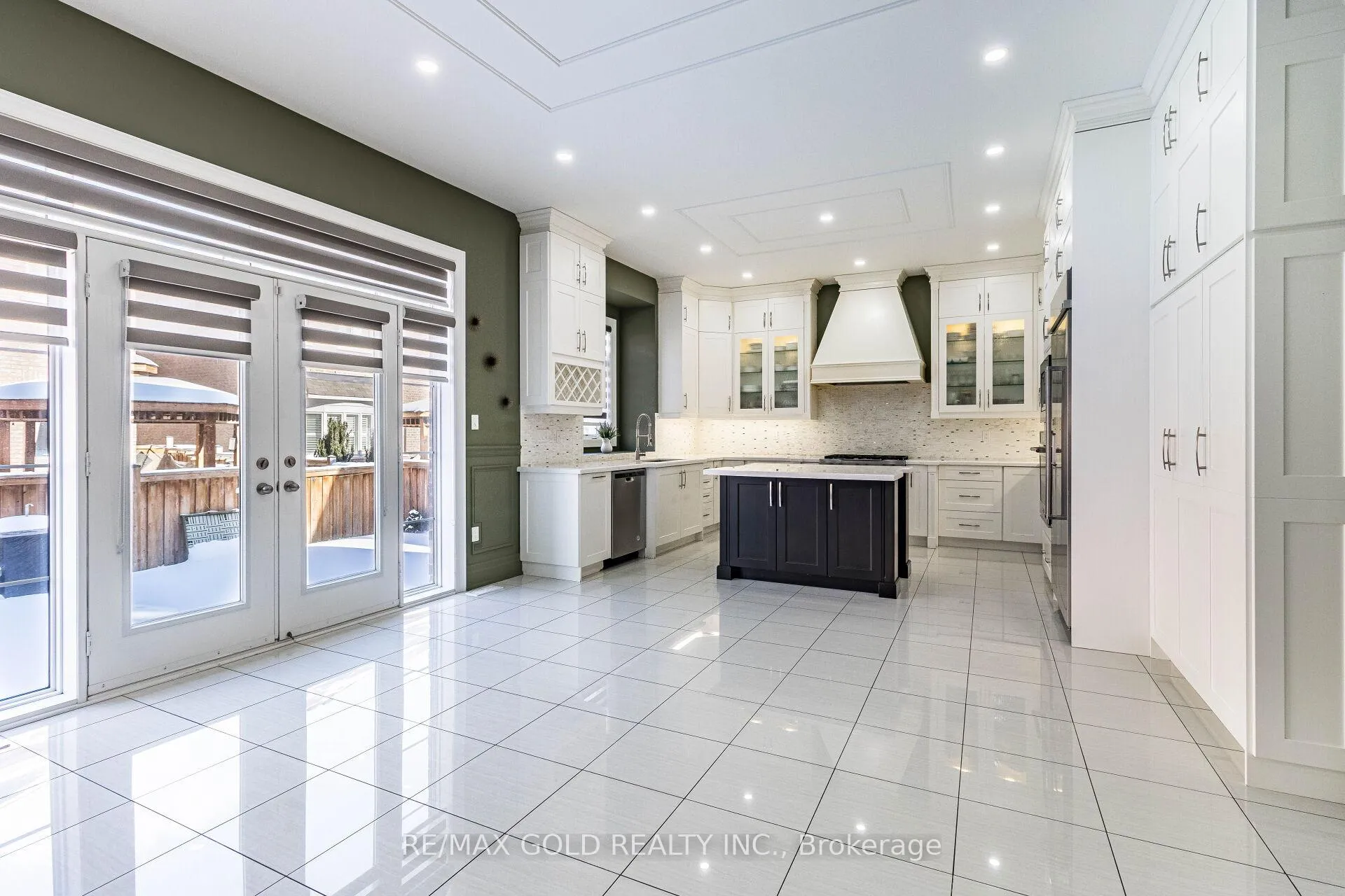 Photo 16 of 28 Cloverhaven Road, Brampton, Toronto Gore Rural Estate — HOMEH