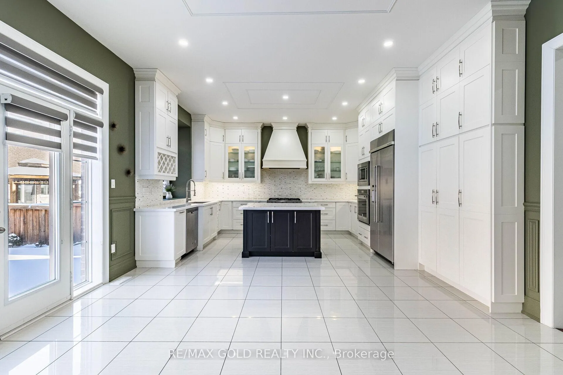 Photo 17 of 28 Cloverhaven Road, Brampton, Toronto Gore Rural Estate — HOMEH