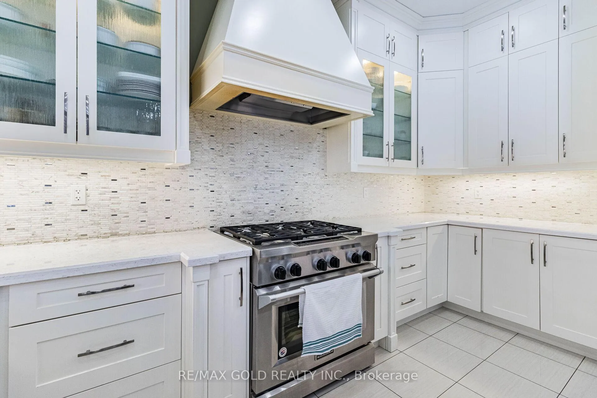 Photo 22 of 28 Cloverhaven Road, Brampton, Toronto Gore Rural Estate — HOMEH