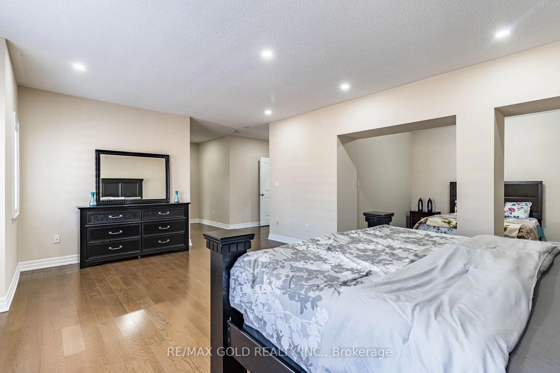 Photo 31 of 28 Cloverhaven Road, Brampton, Toronto Gore Rural Estate — HOMEH