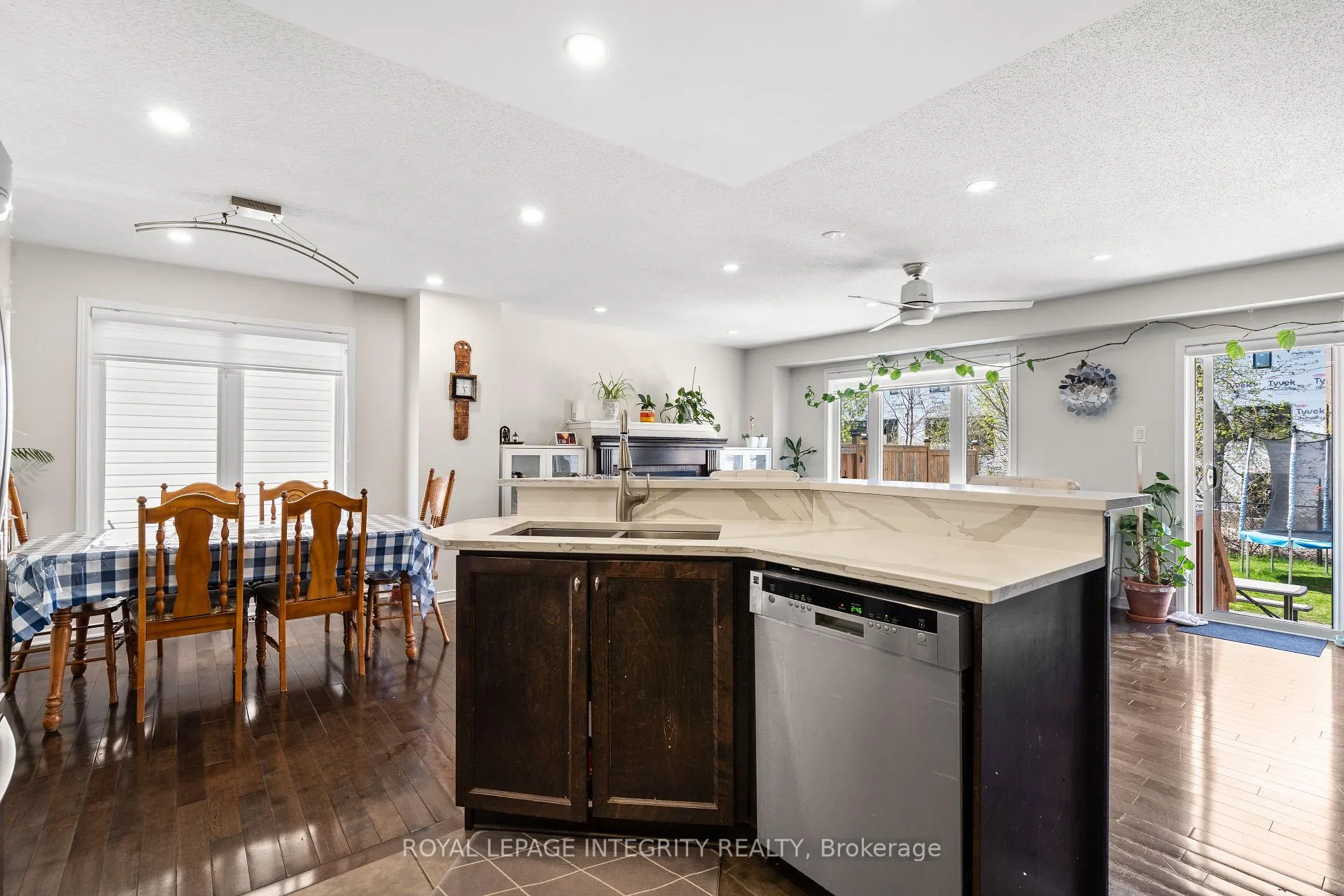 Photo 7 of 407 Celtic Ridge Crescent, Ottawa, Kanata - Morgan's Grant/South March — HOMEH