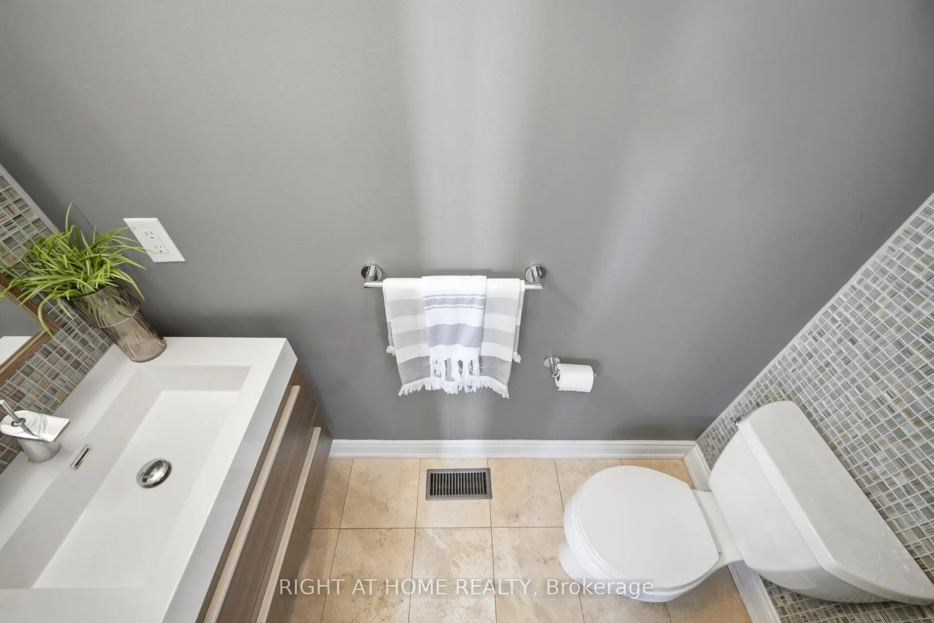 Photo 18 of 3305 Mistwell Crescent, Oakville, Bronte — HOMEH