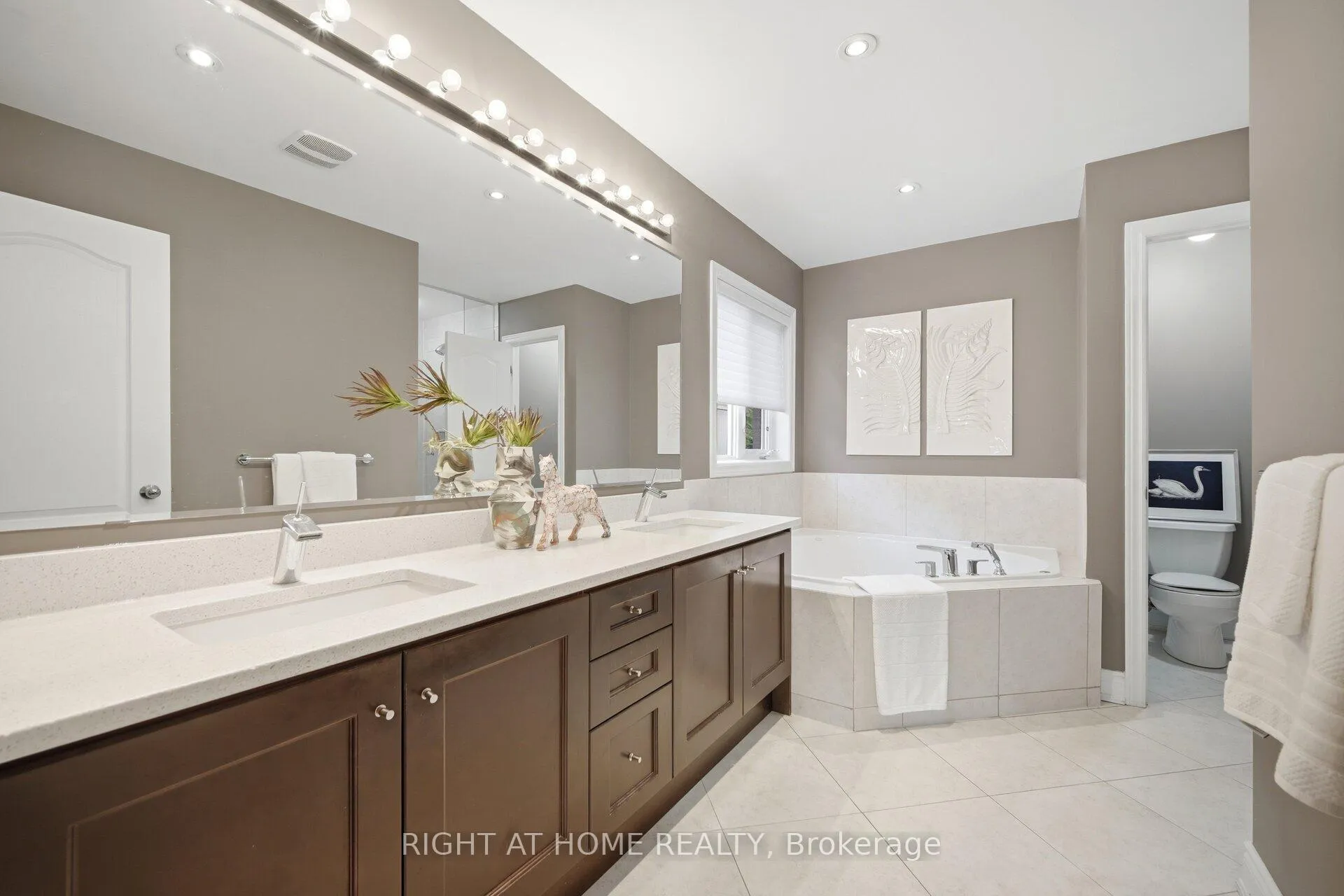 Photo 23 of 3305 Mistwell Crescent, Oakville, Bronte — HOMEH