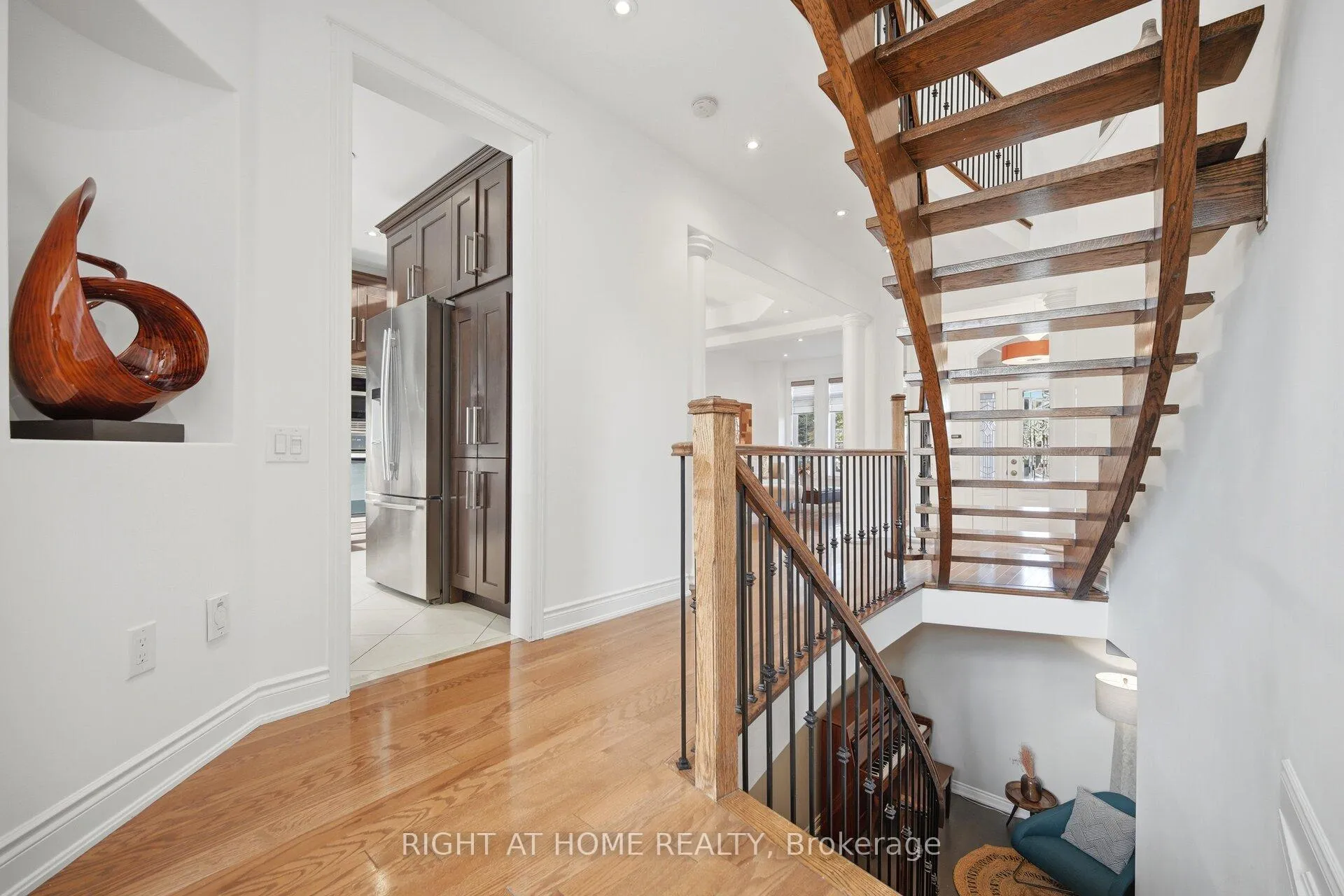 Photo 33 of 3305 Mistwell Crescent, Oakville, Bronte — HOMEH