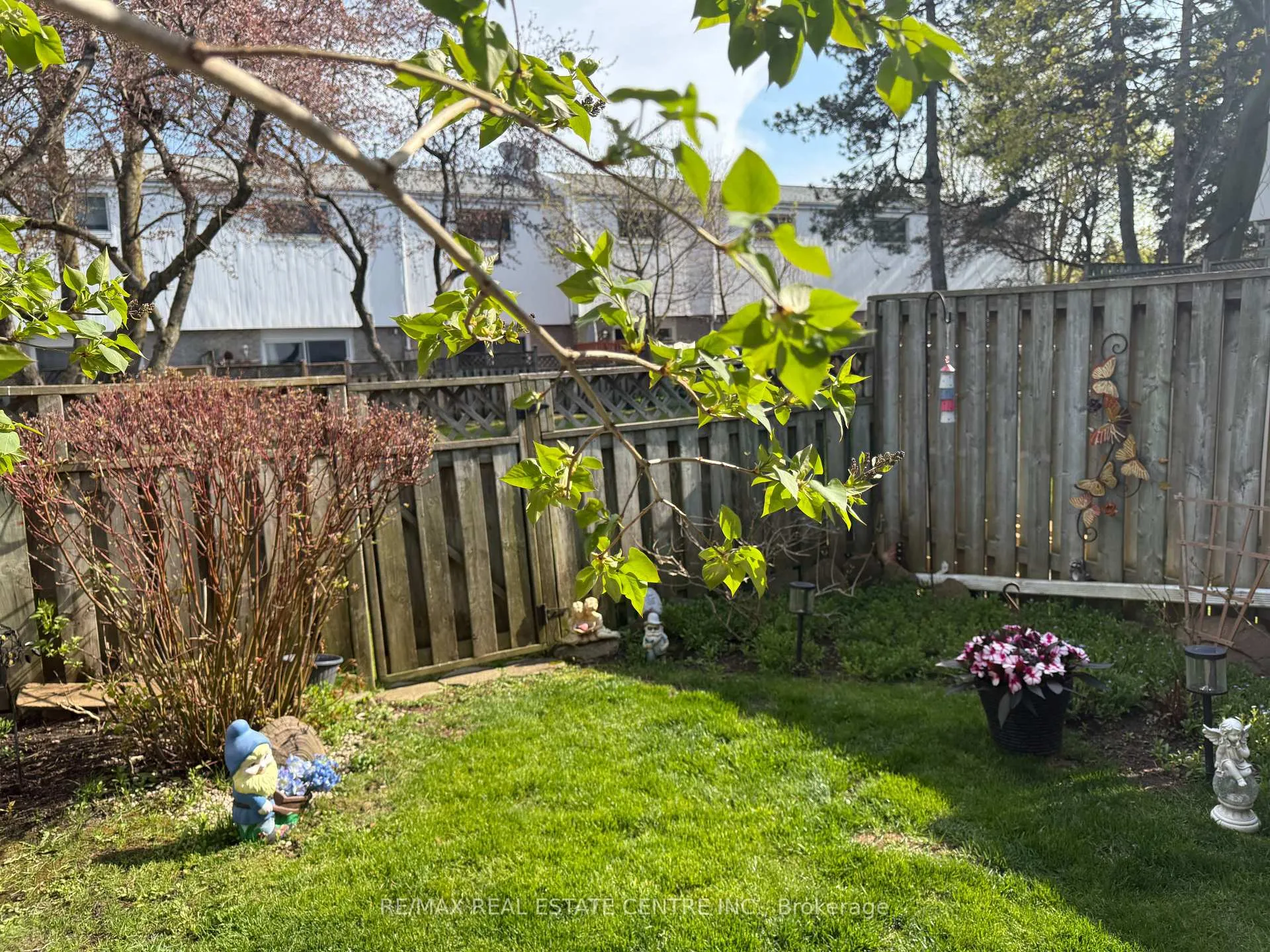 Photo 25 of Unit 21, 325 William Street, Shelburne — HOMEH