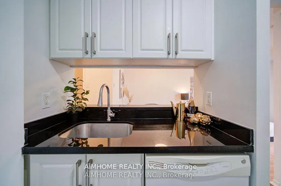 Photo 18 of Unit 603, 1055 Bay Street, Toronto, Bay Street Corridor — HOMEH