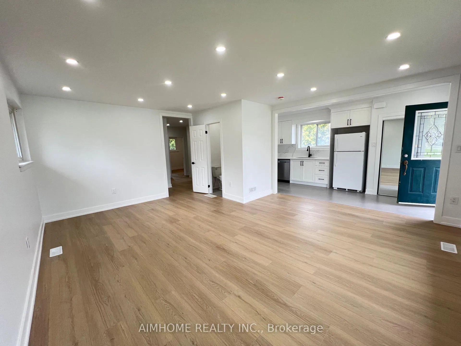 Photo 2 of 22 Denver Place, Scarborough, Woburn — HOMEH