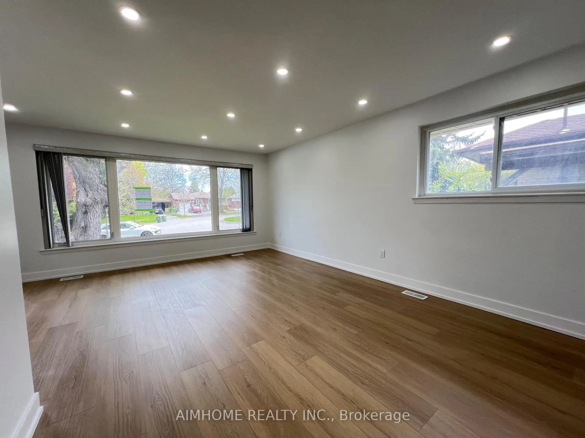 Photo 3 of 22 Denver Place, Scarborough, Woburn — HOMEH