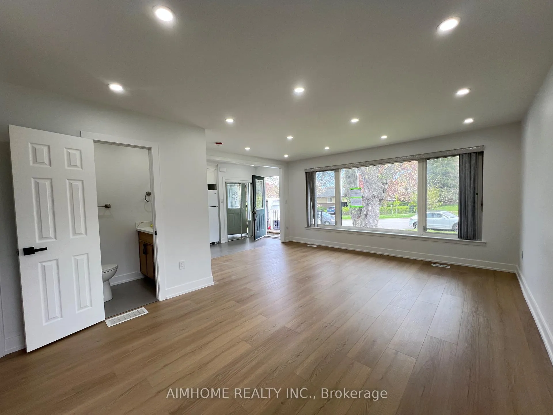 Photo 4 of 22 Denver Place, Scarborough, Woburn — HOMEH