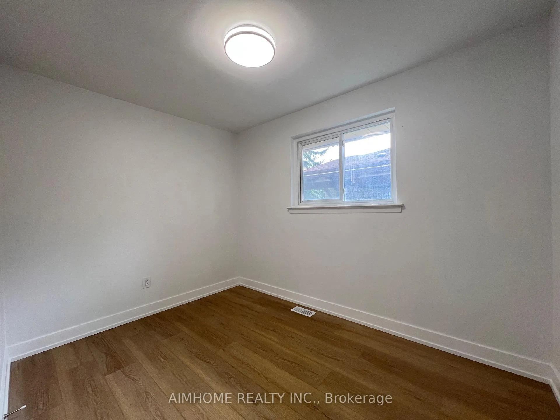 Photo 9 of 22 Denver Place, Scarborough, Woburn — HOMEH