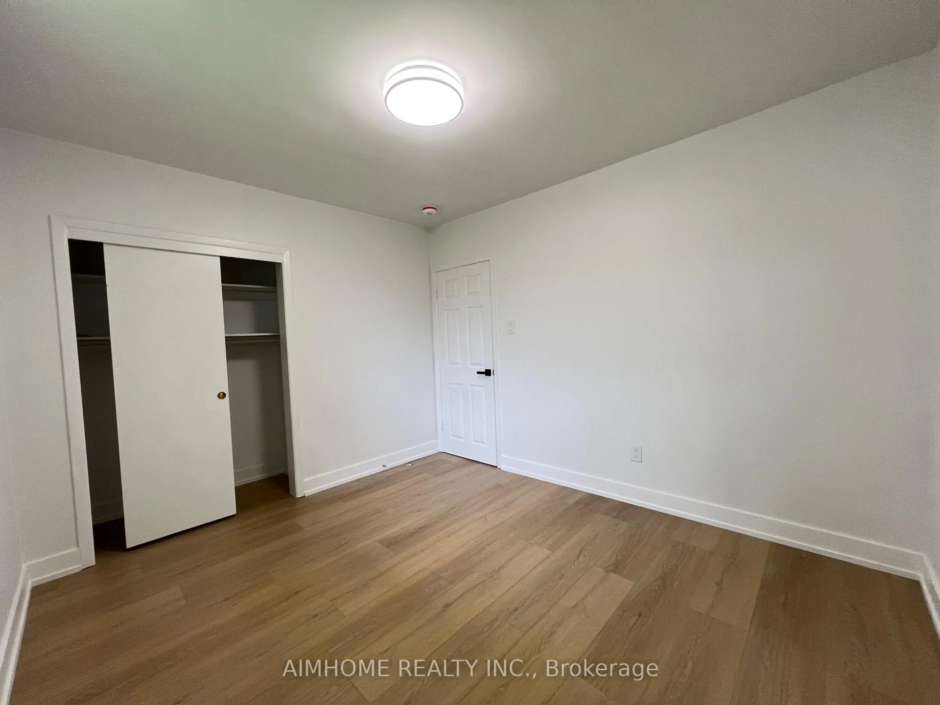 Photo 10 of 22 Denver Place, Scarborough, Woburn — HOMEH