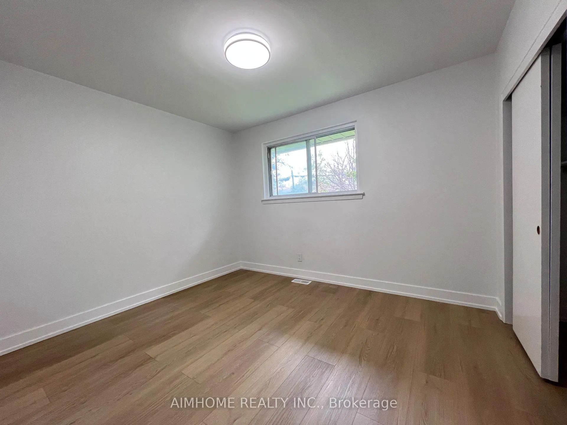 Photo 12 of 22 Denver Place, Scarborough, Woburn — HOMEH