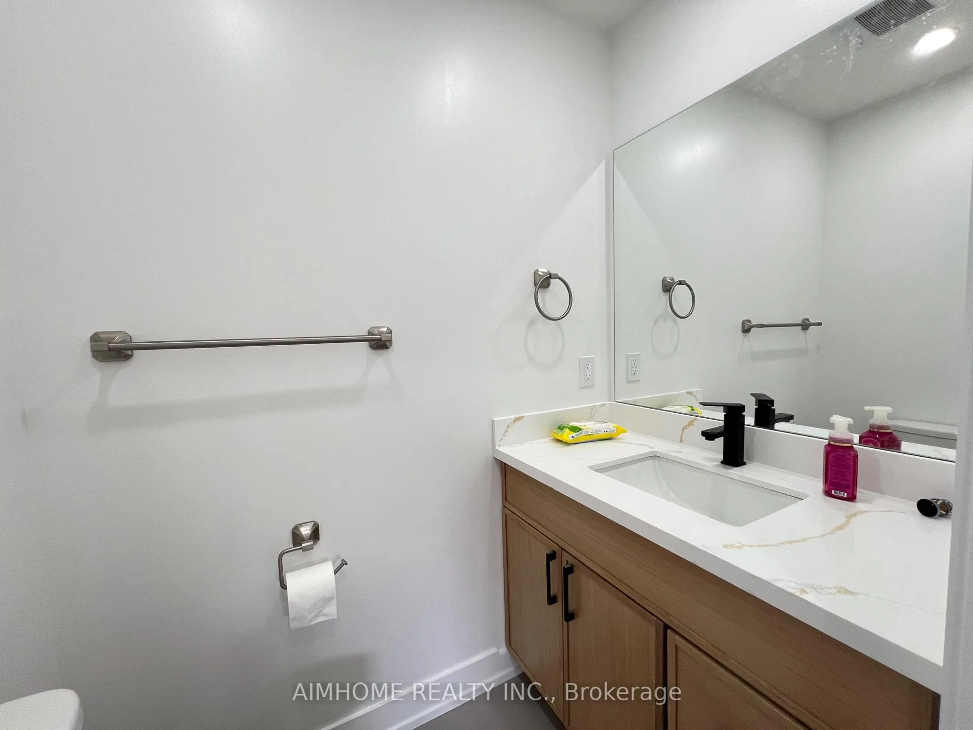Photo 20 of 22 Denver Place, Scarborough, Woburn — HOMEH