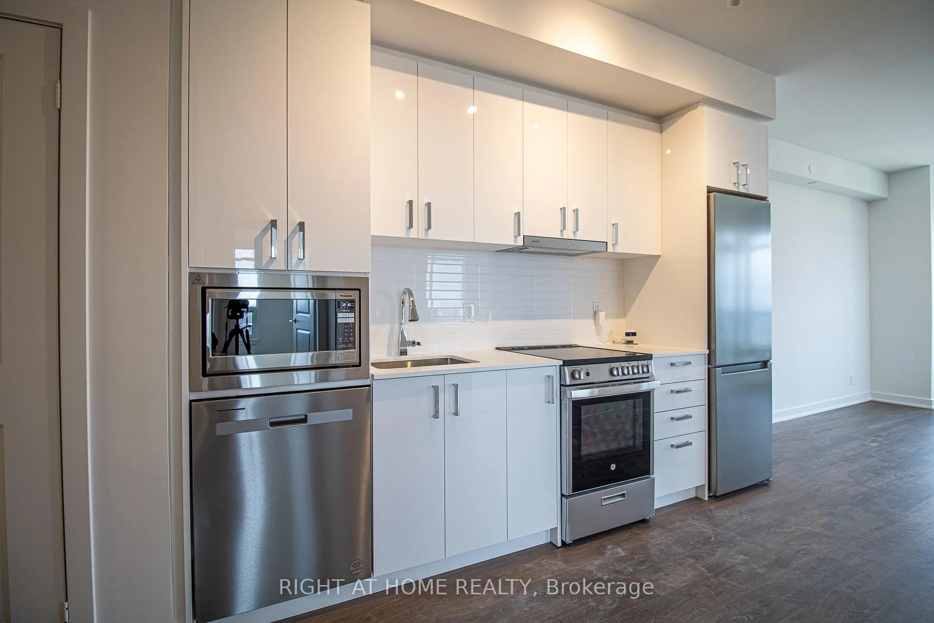 Photo 7 of Unit 2811, 50 Upper Mall Way, Vaughan, Brownridge — HOMEH