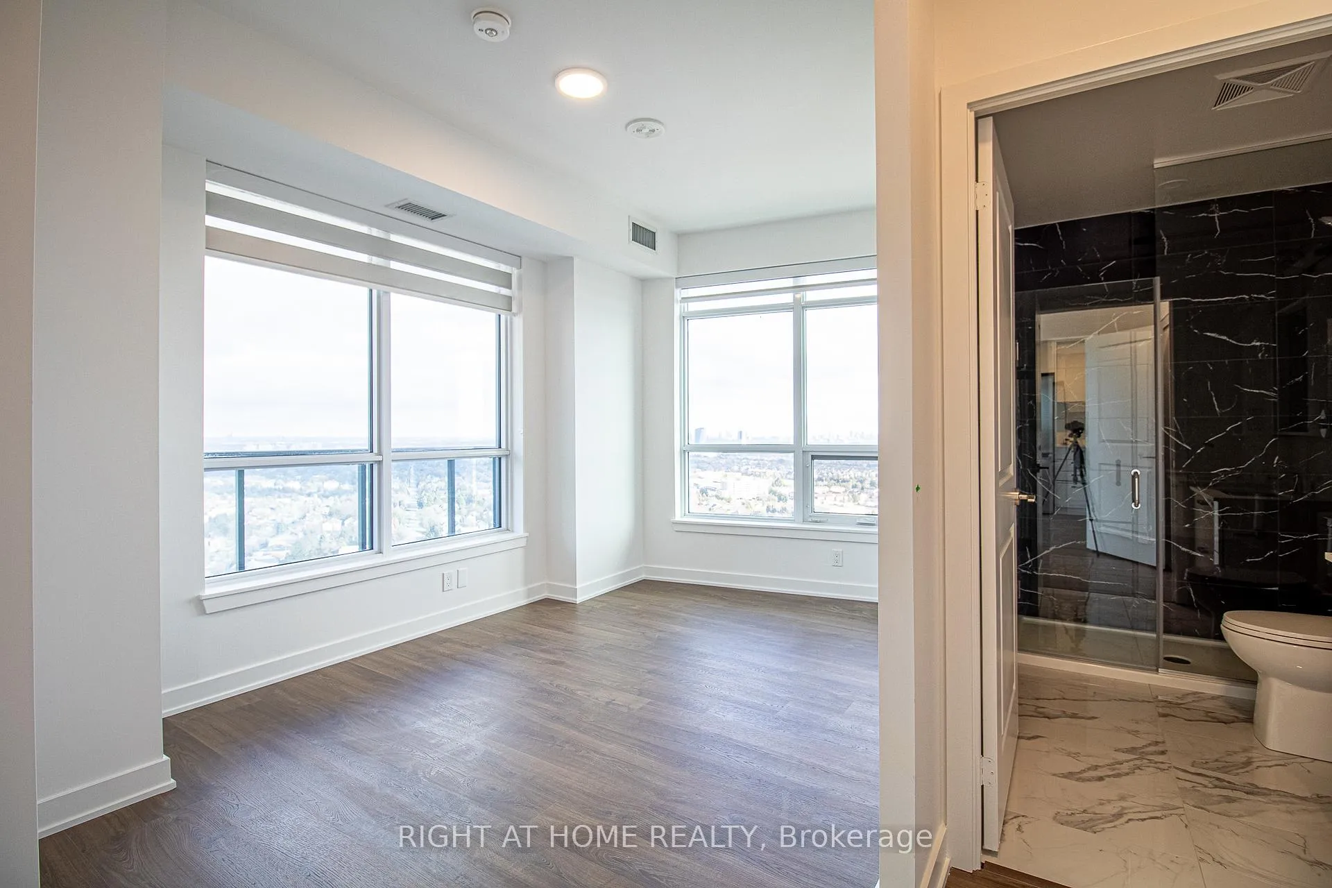 Photo 9 of Unit 2811, 50 Upper Mall Way, Vaughan, Brownridge — HOMEH