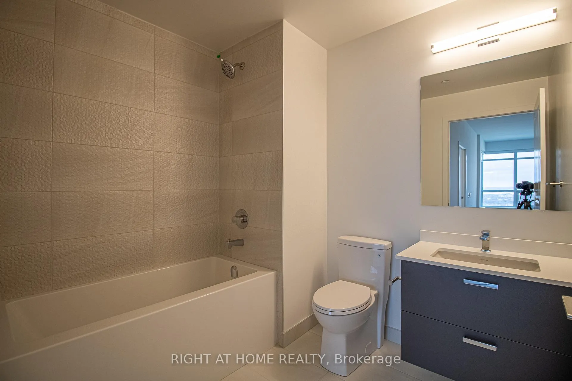 Photo 10 of Unit 2811, 50 Upper Mall Way, Vaughan, Brownridge — HOMEH