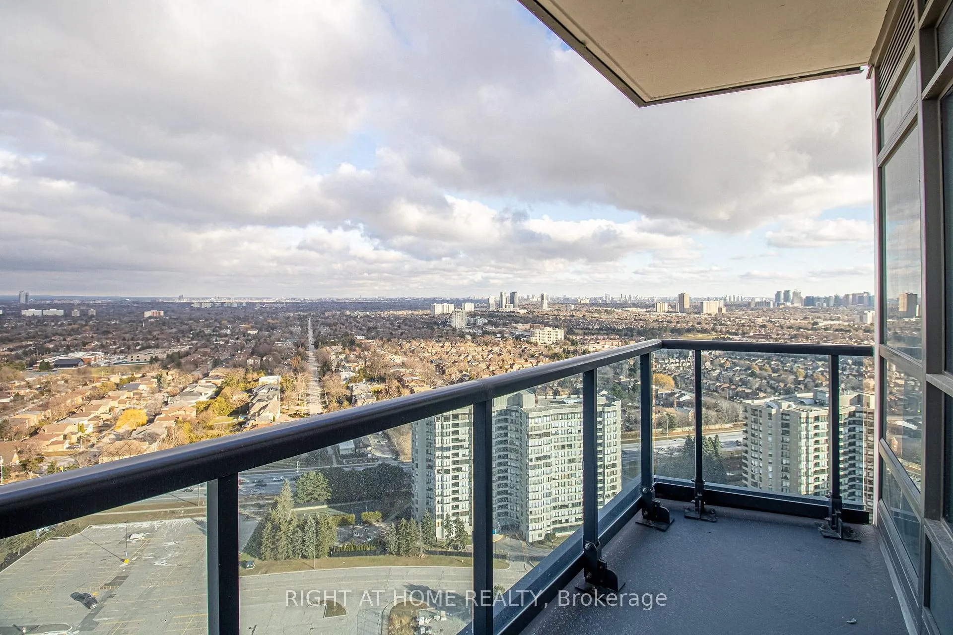 Photo 12 of Unit 2811, 50 Upper Mall Way, Vaughan, Brownridge — HOMEH
