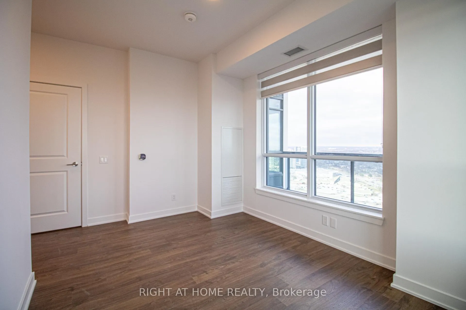 Photo 16 of Unit 2811, 50 Upper Mall Way, Vaughan, Brownridge — HOMEH