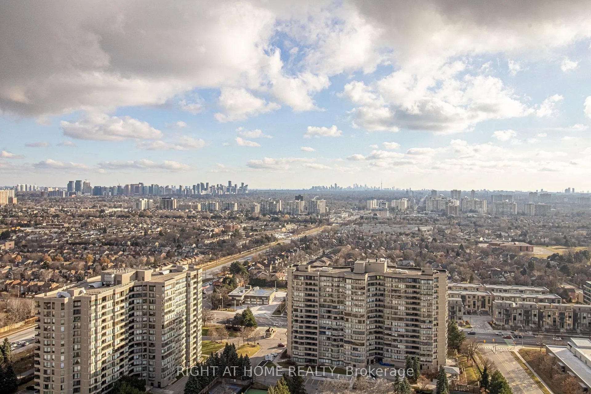 Photo 19 of Unit 2811, 50 Upper Mall Way, Vaughan, Brownridge — HOMEH