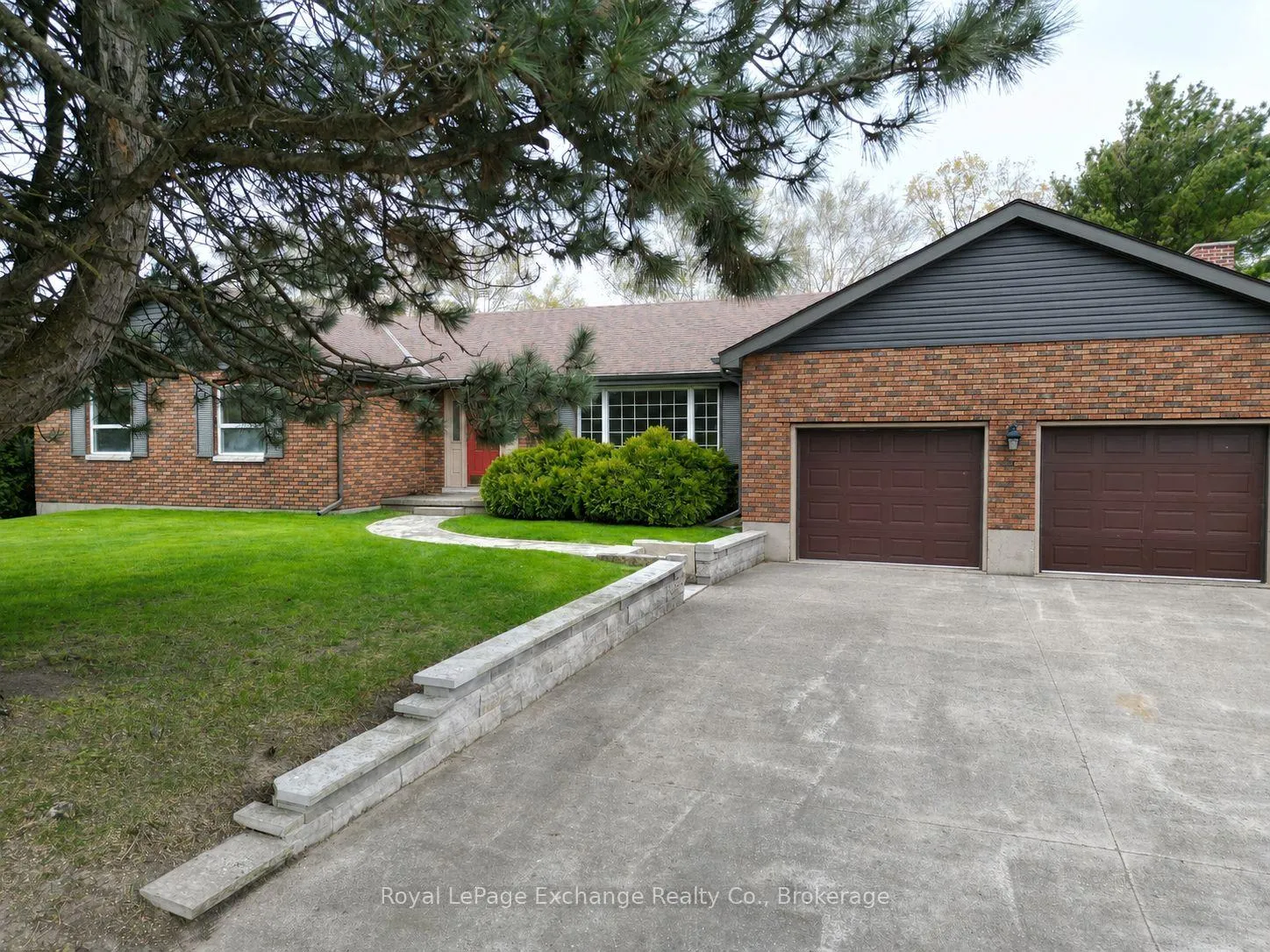 Photo 2 of 96 Penetangore Row, Kincardine — HOMEH