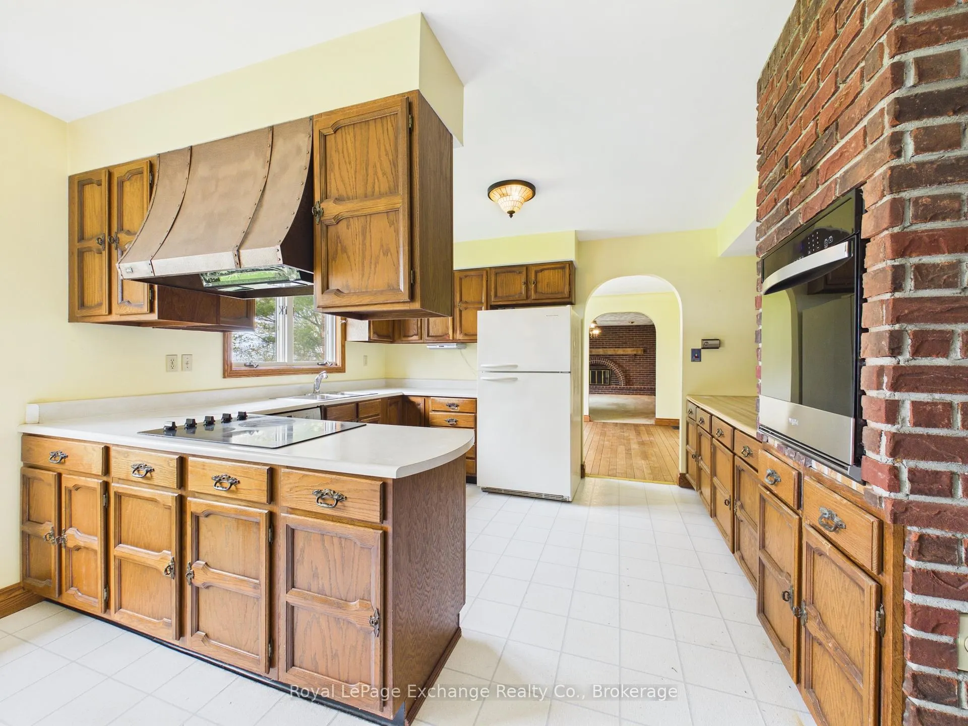 Photo 6 of 96 Penetangore Row, Kincardine — HOMEH