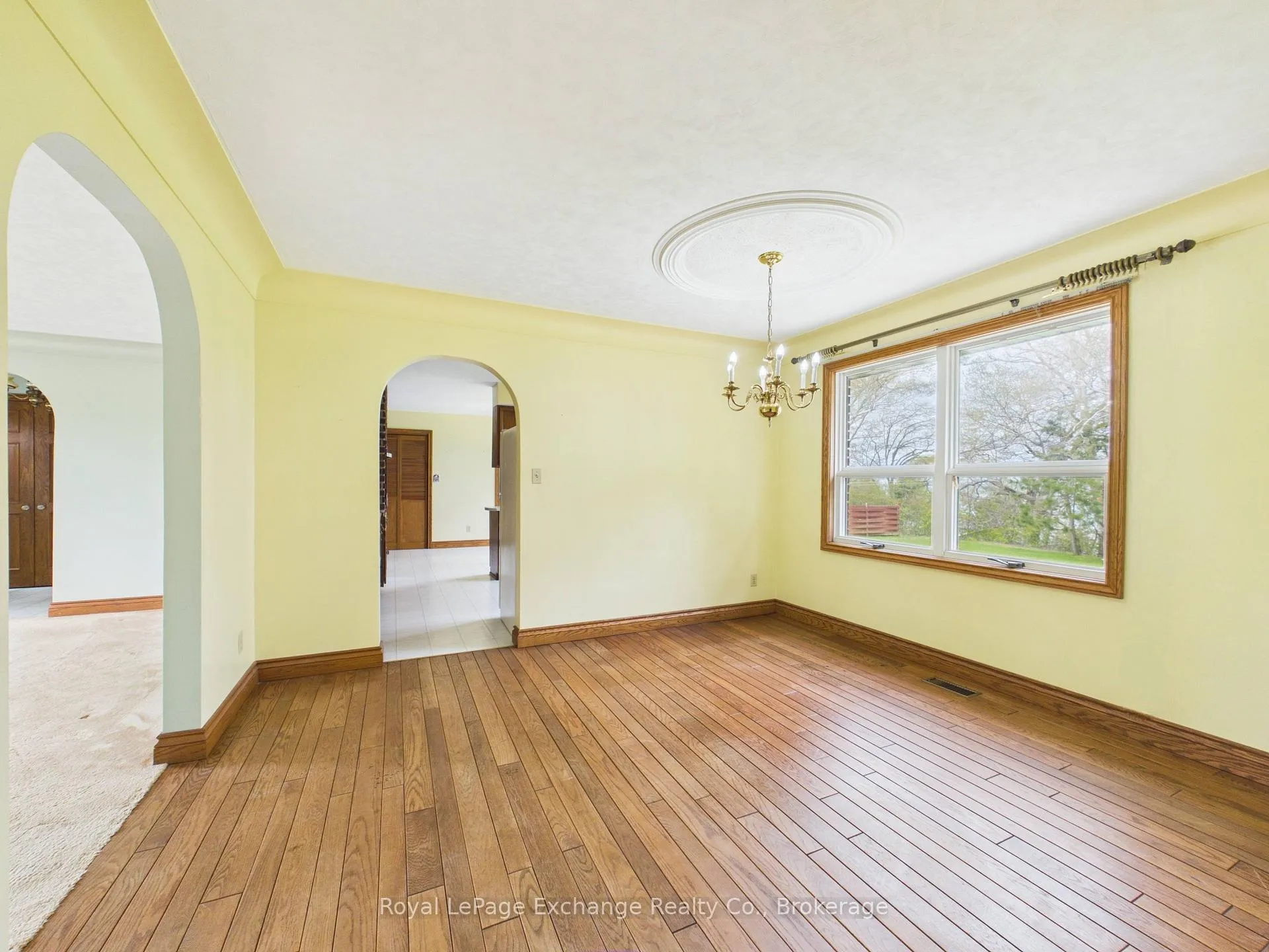 Photo 10 of 96 Penetangore Row, Kincardine — HOMEH