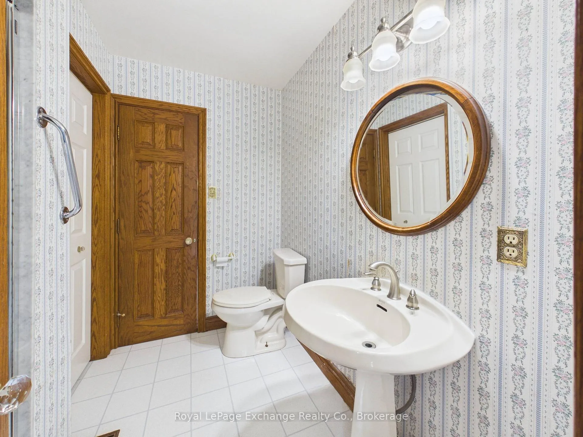 Photo 17 of 96 Penetangore Row, Kincardine — HOMEH