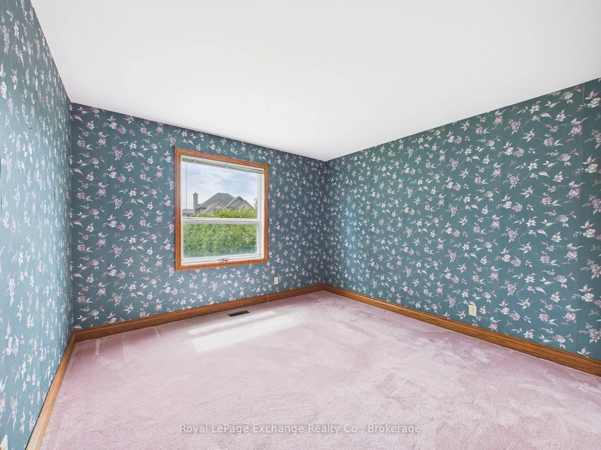 Photo 18 of 96 Penetangore Row, Kincardine — HOMEH