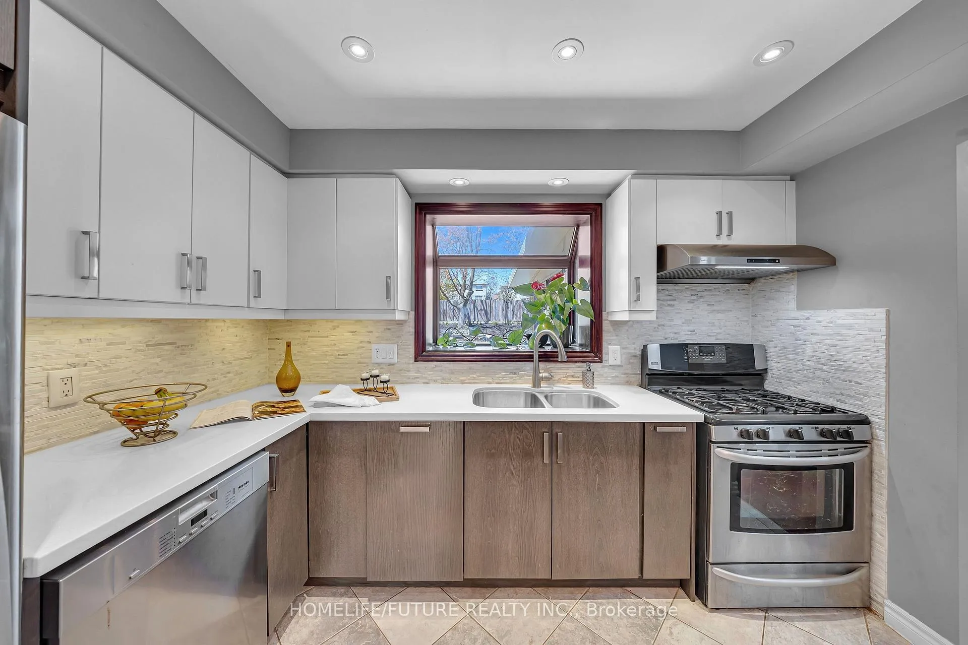 Photo 10 of 86 Robinson Crescent, Whitby, Pringle Creek — HOMEH