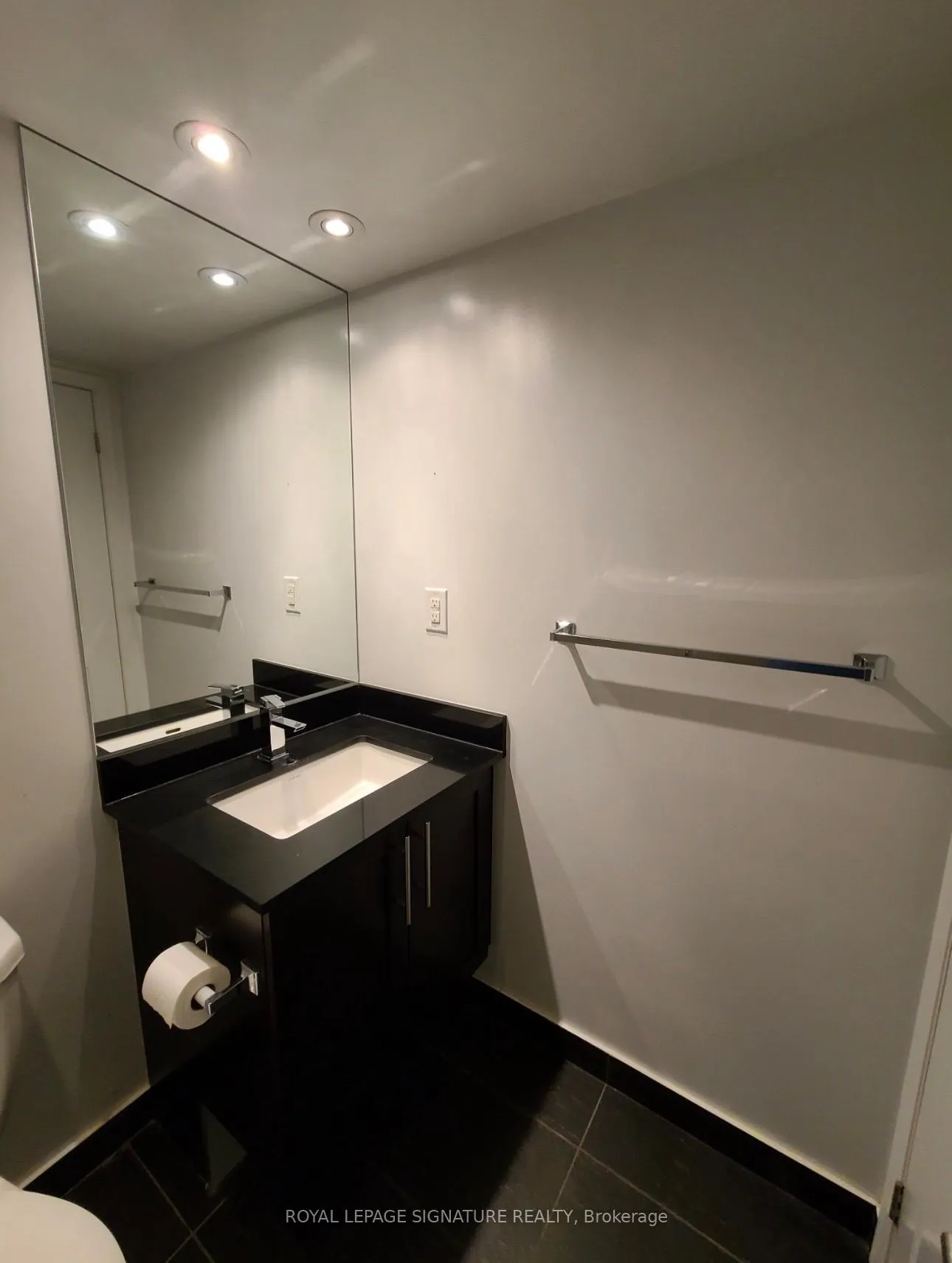 Photo 8 of Unit 2107, 400 Adelaide Street E, Toronto, Moss Park — HOMEH