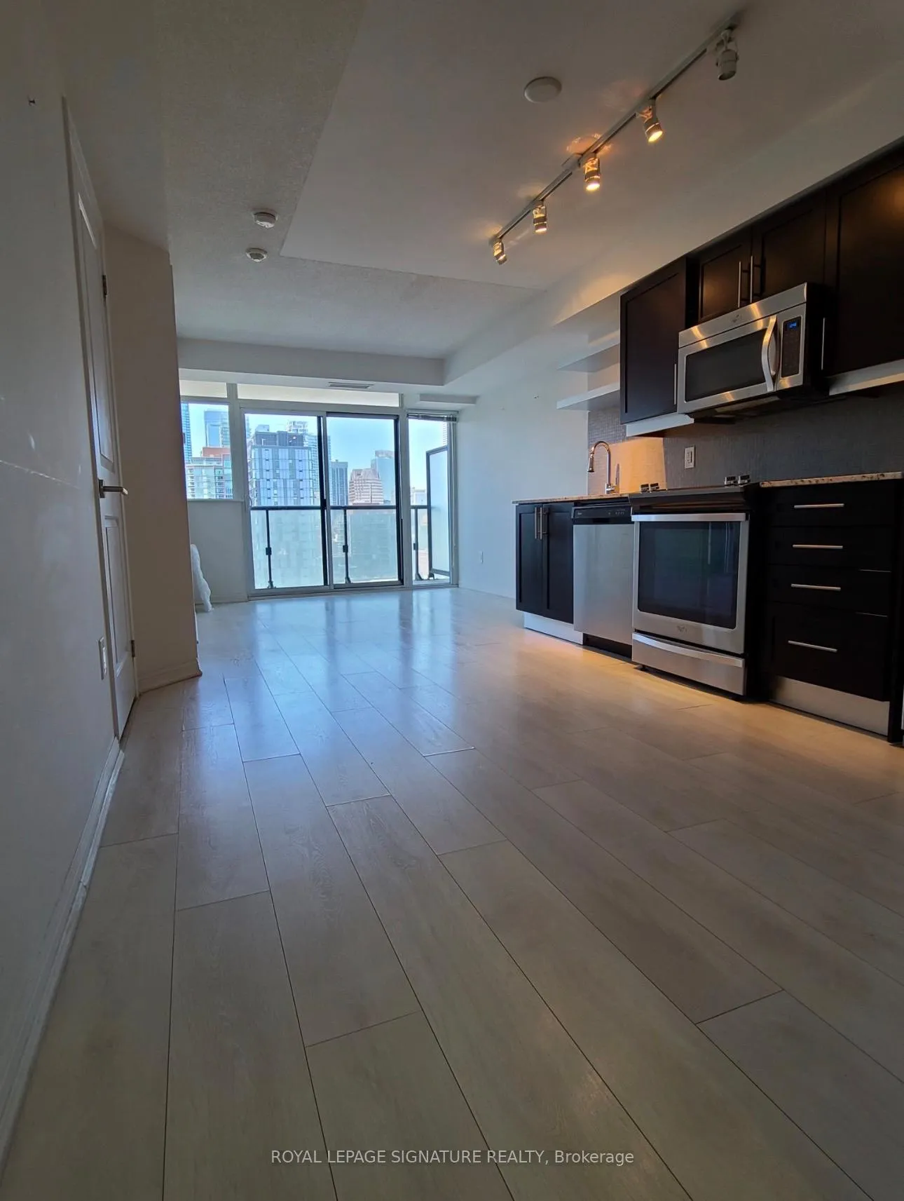 Photo 10 of Unit 2107, 400 Adelaide Street E, Toronto, Moss Park — HOMEH