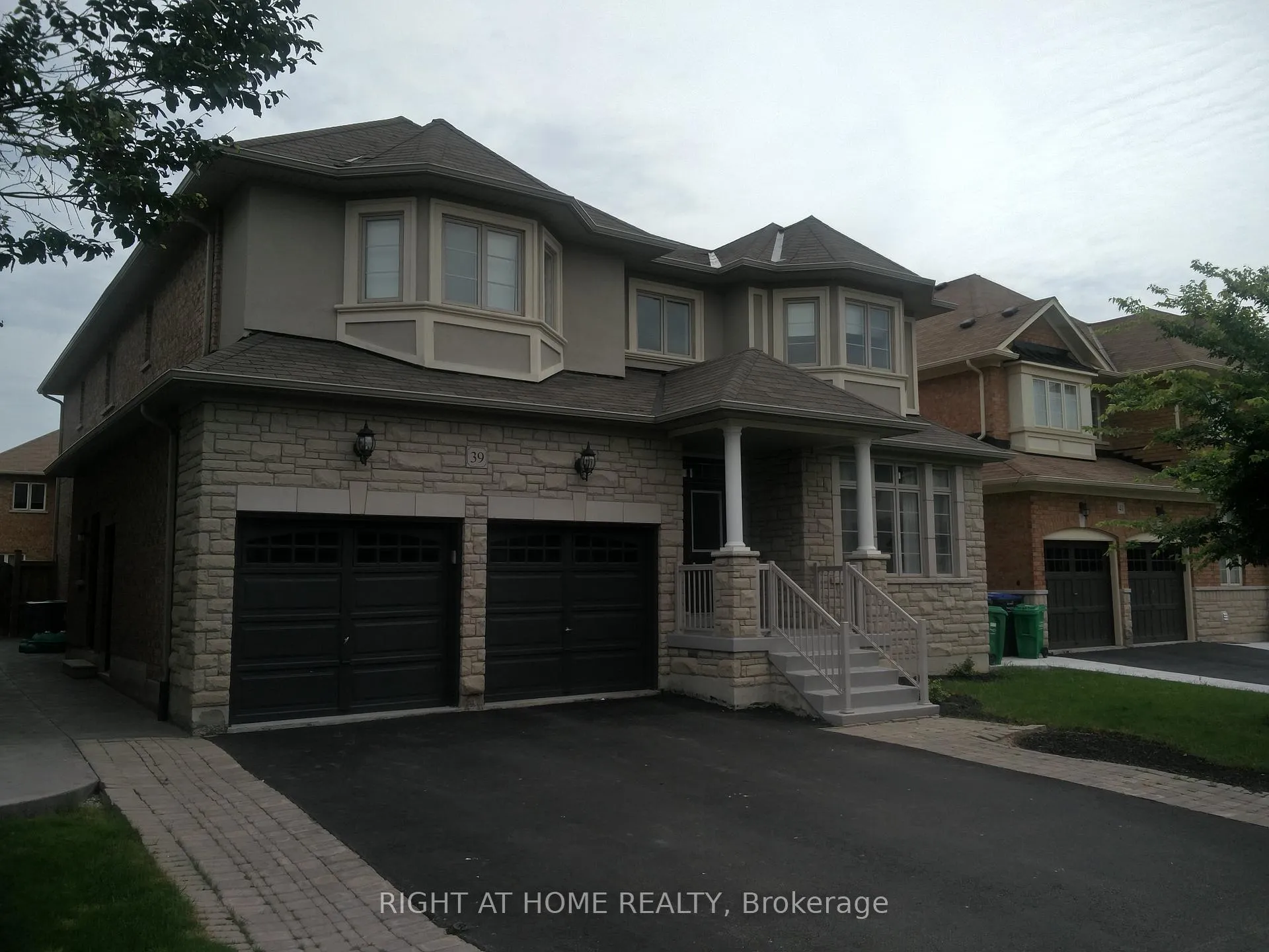 Photo 3 of 39 Daleridge Crescent, Brampton, Bram East — HOMEH