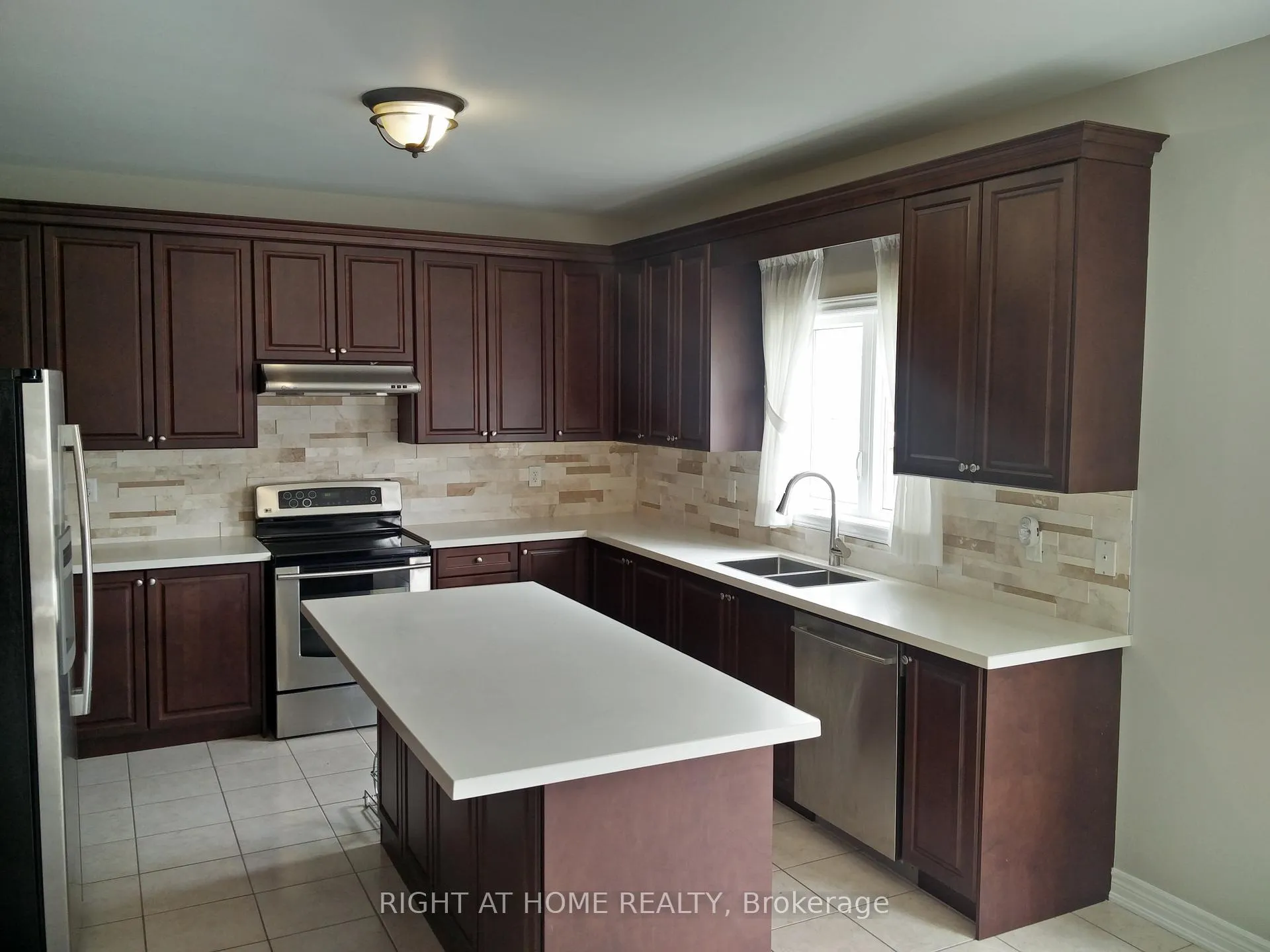 Photo 7 of 39 Daleridge Crescent, Brampton, Bram East — HOMEH