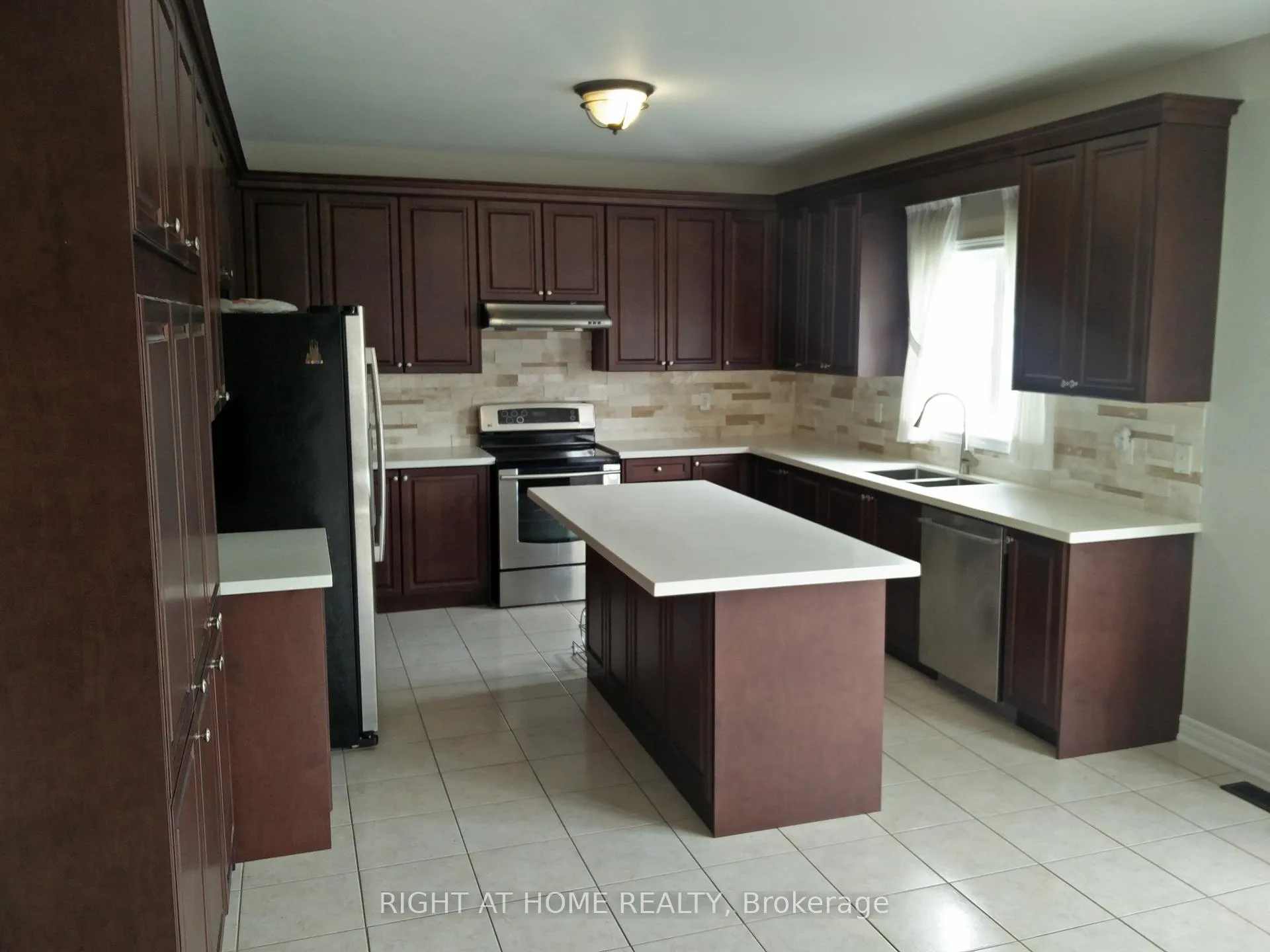 Photo 8 of 39 Daleridge Crescent, Brampton, Bram East — HOMEH