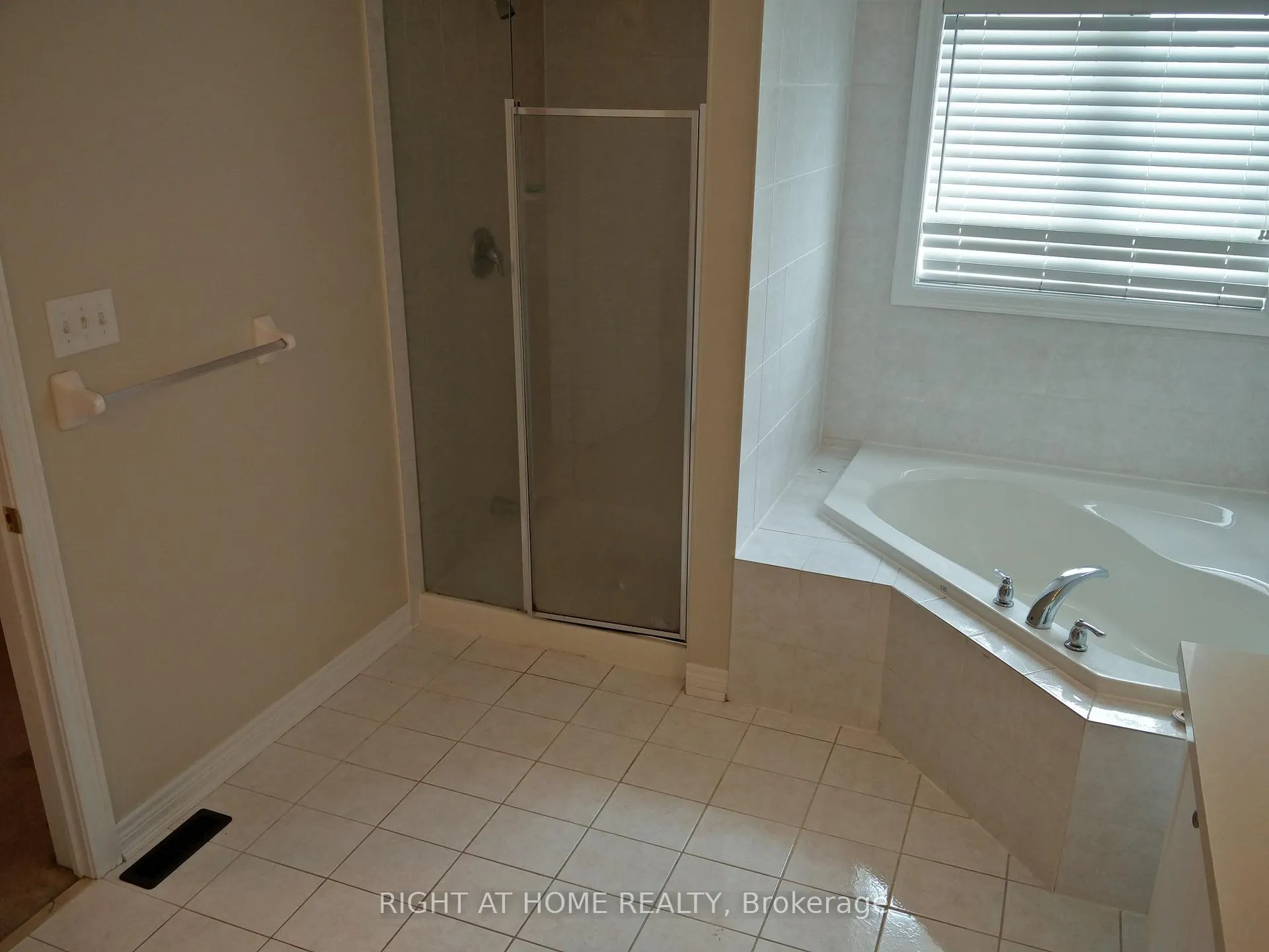 Photo 15 of 39 Daleridge Crescent, Brampton, Bram East — HOMEH