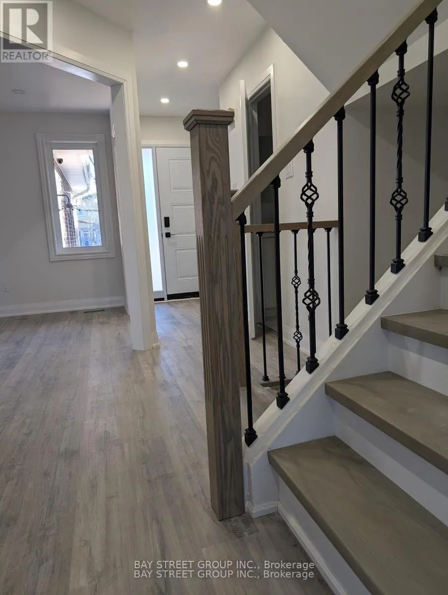 Photo 3 of 44 Lilac Avenue, Markham, Aileen-Willowbrook — HOMEH