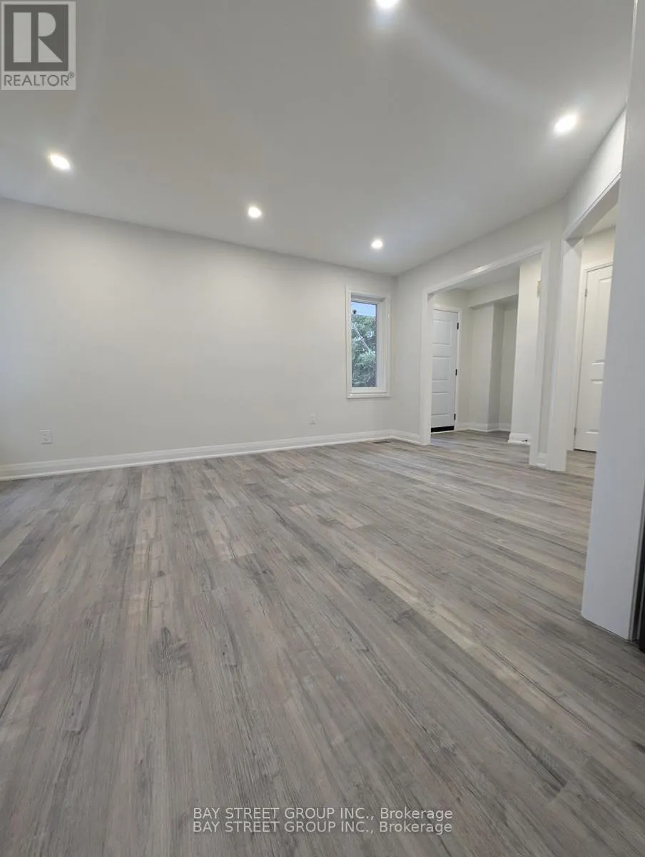 Photo 4 of 44 Lilac Avenue, Markham, Aileen-Willowbrook — HOMEH