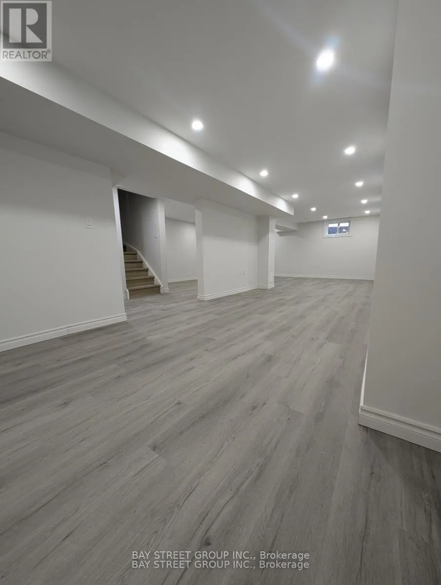 Photo 12 of 44 Lilac Avenue, Markham, Aileen-Willowbrook — HOMEH