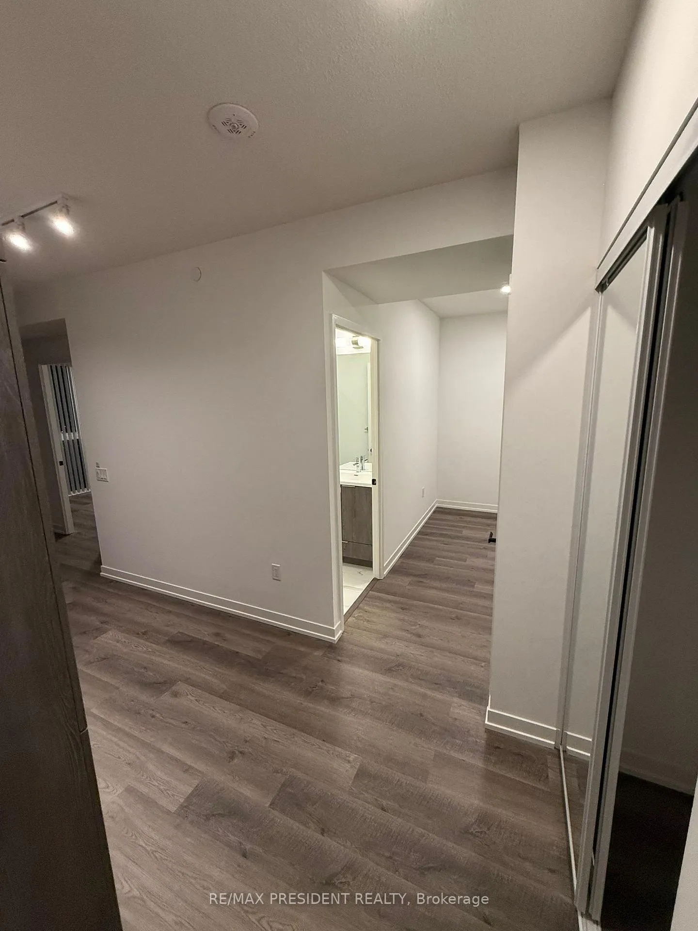 Photo 7 of Unit 3107, 8 Interchange Way, Vaughan, Vaughan Corporate Centre — HOMEH