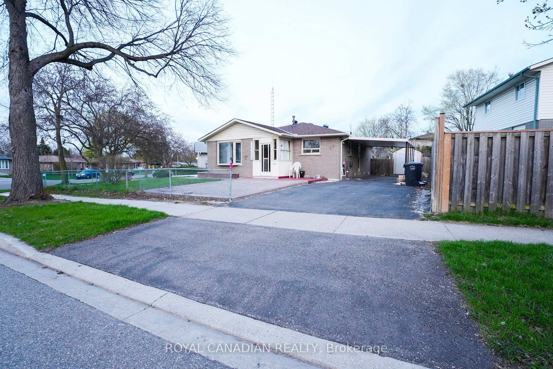 Photo 4 of 67 Sutherland Avenue, Brampton, Madoc — HOMEH