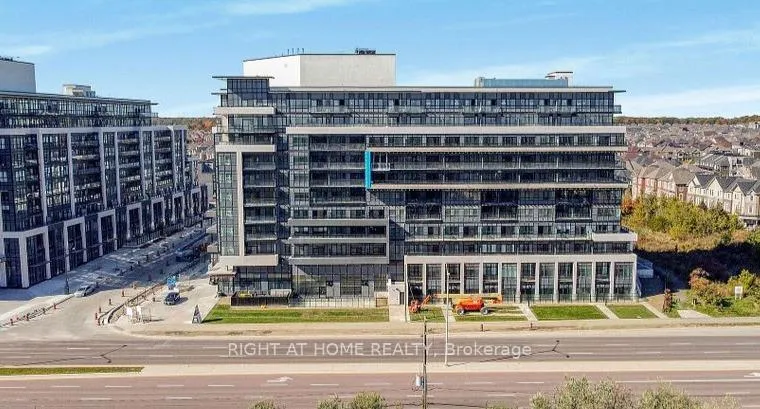 Front of Unit 412, 395 Dundas Street W