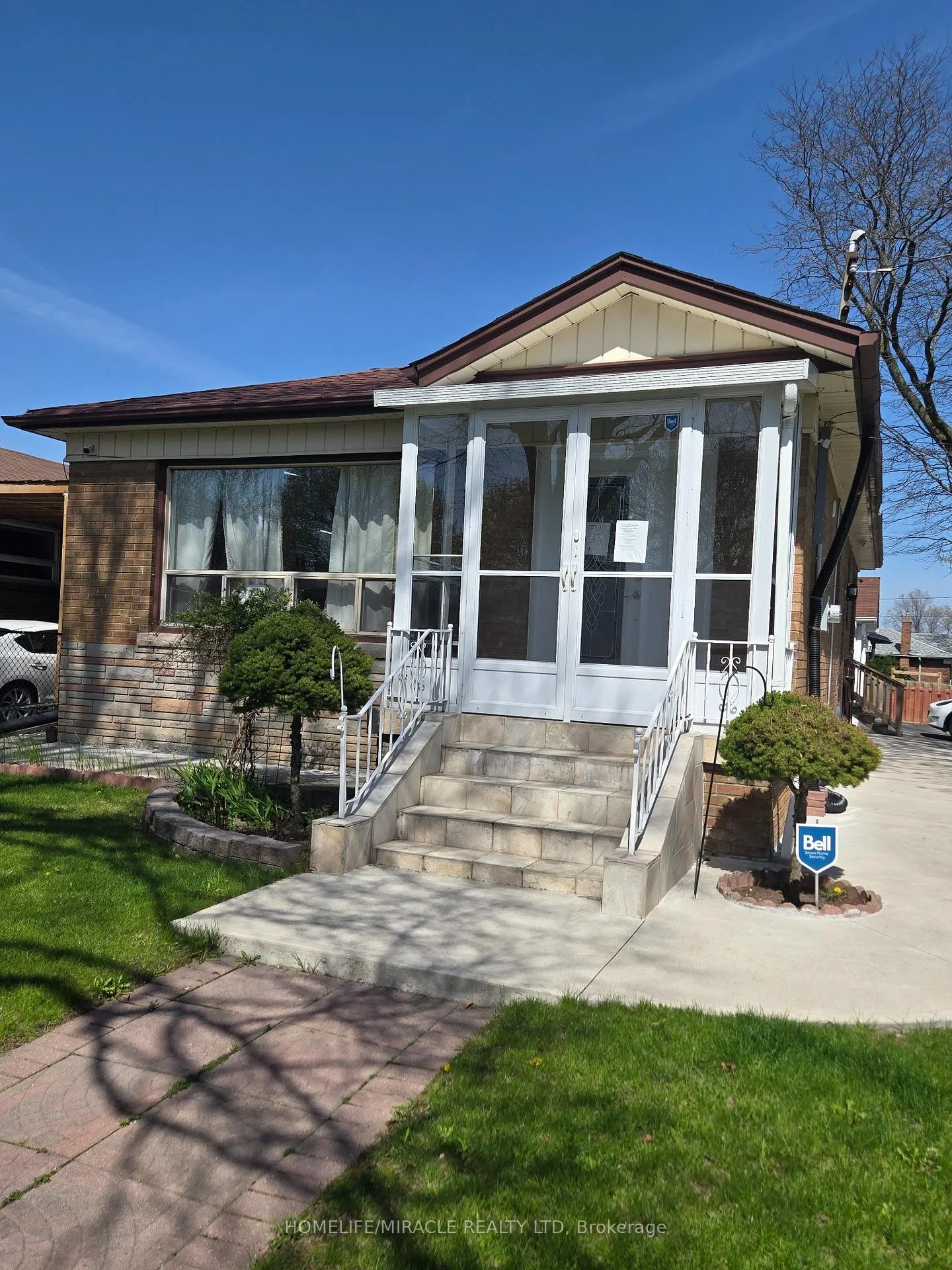 Photo 2 of 25 Chandlier Drive, Scarborough, Woburn — HOMEH
