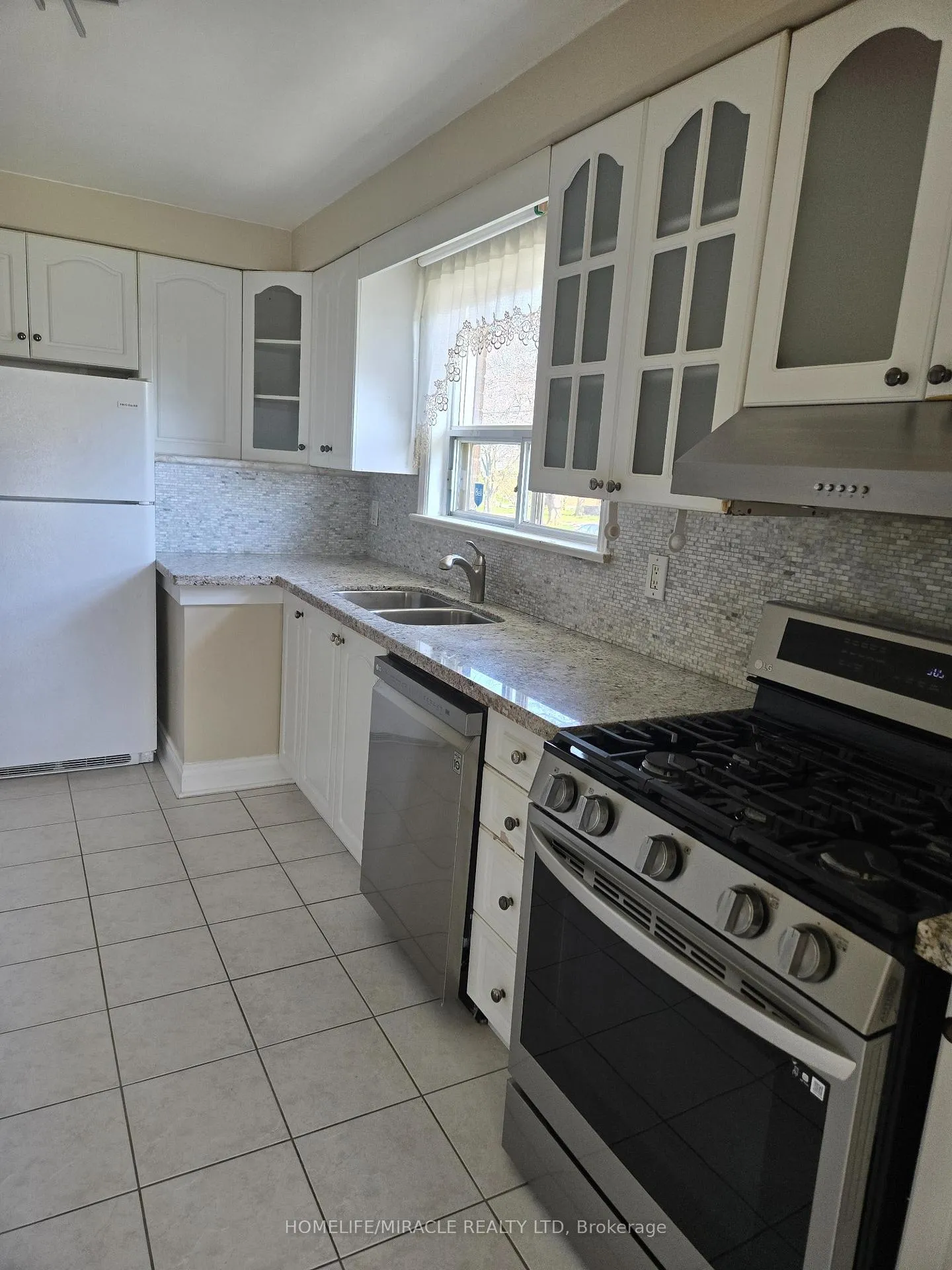 Photo 9 of 25 Chandlier Drive, Scarborough, Woburn — HOMEH